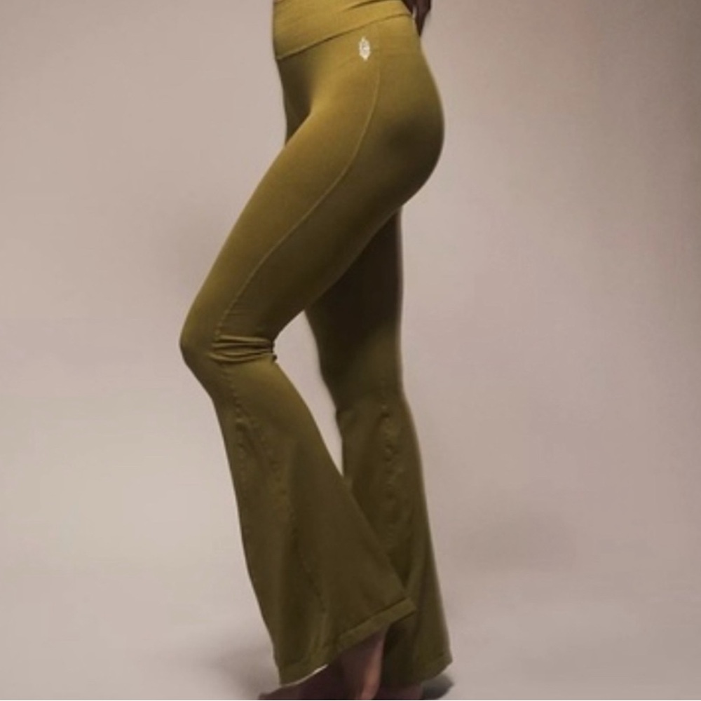 ✨ Free People Good Karma Flare Leggings – Olive Green – Size XS/S🧘♀️ - Picture 4 of 10